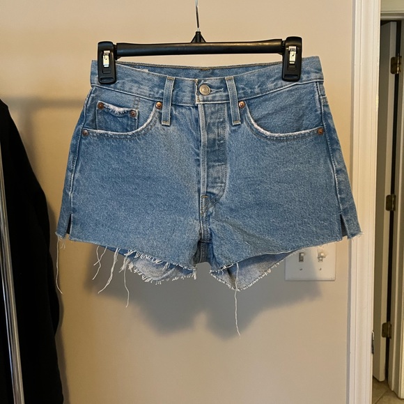 levi's 501 original denim cutoff shorts - Picture 3 of 8